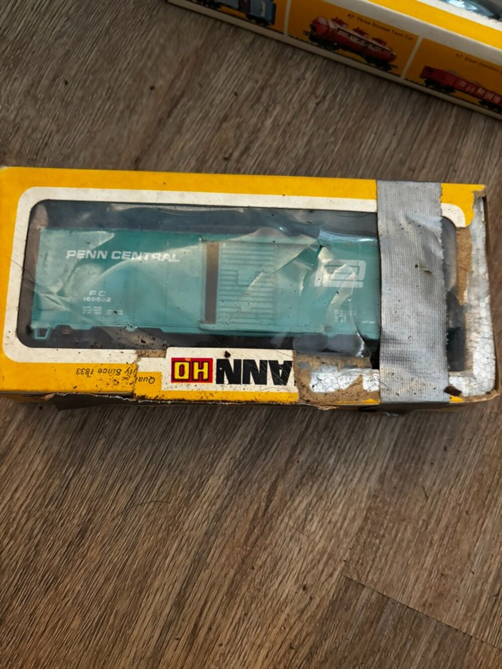 Bachmann HO 41' Steel Box Car Penn Central 0903 Railroad Train set up display